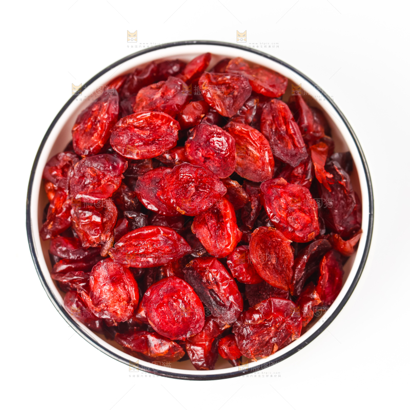 盘子里装着蔓越莓干蜜饯