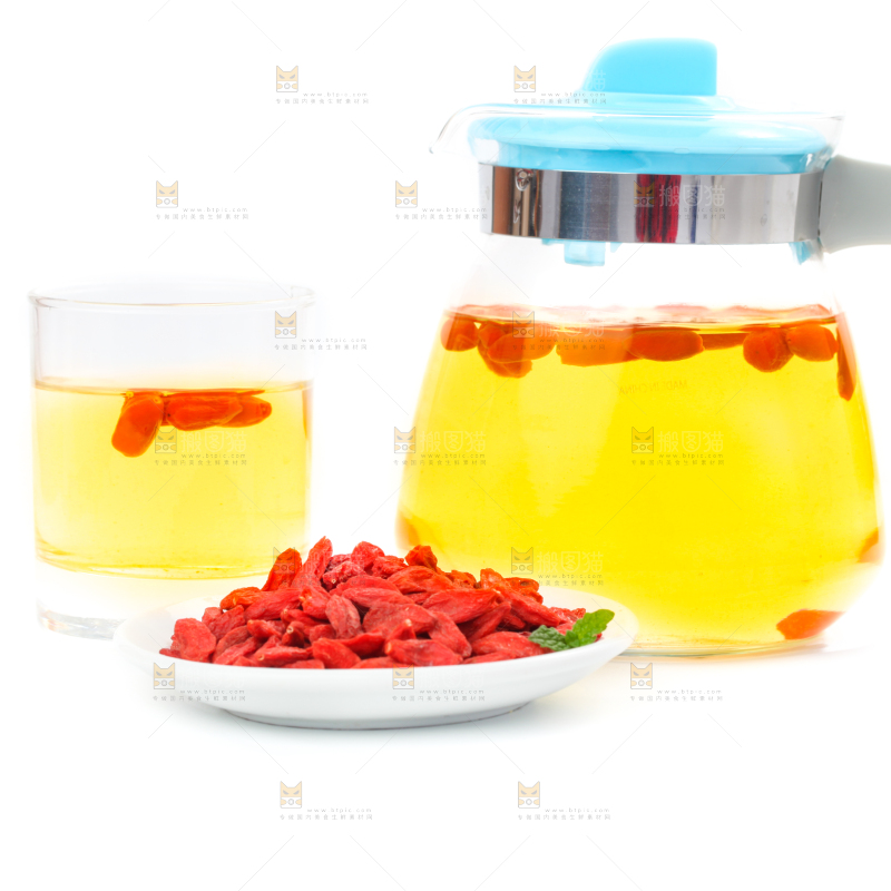 水壶里装着枸杞茶