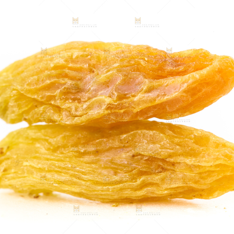 白底上摆放着绿葡萄干