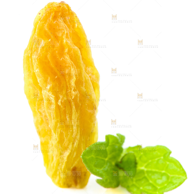 白底上摆放着绿葡萄干