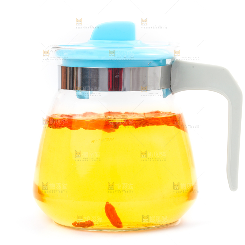 水壶里装着枸杞茶