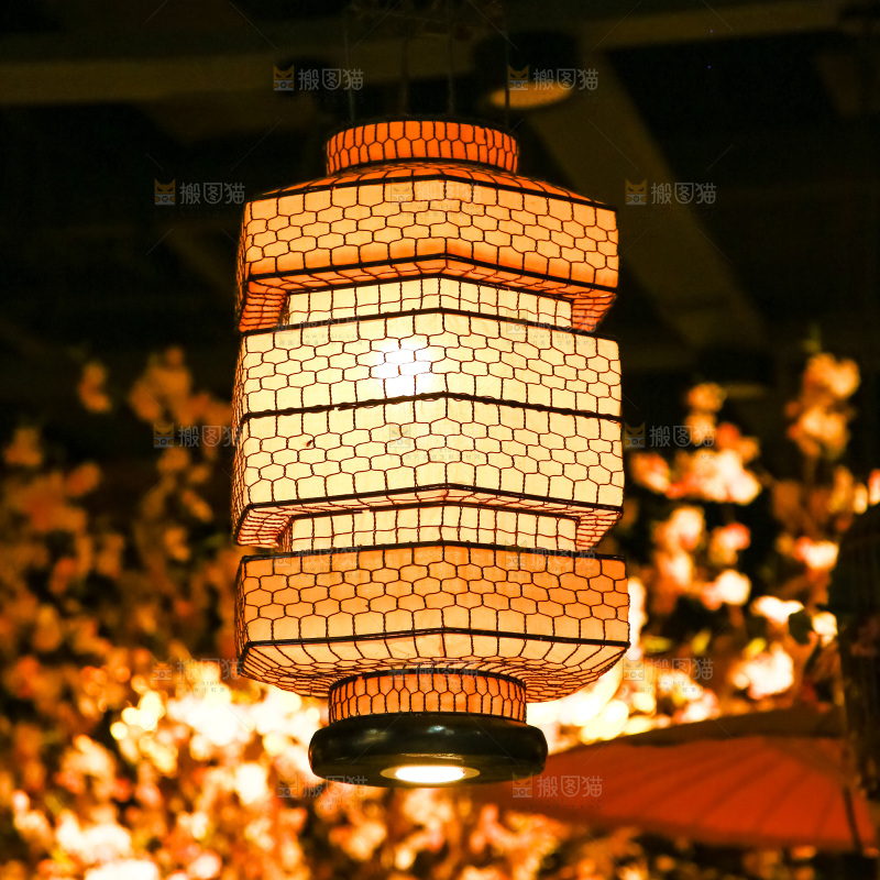 夜市里的古典灯笼