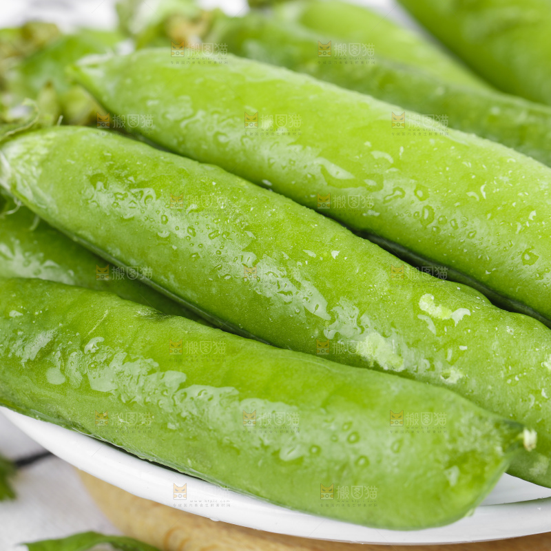 格子底上的青豌豆