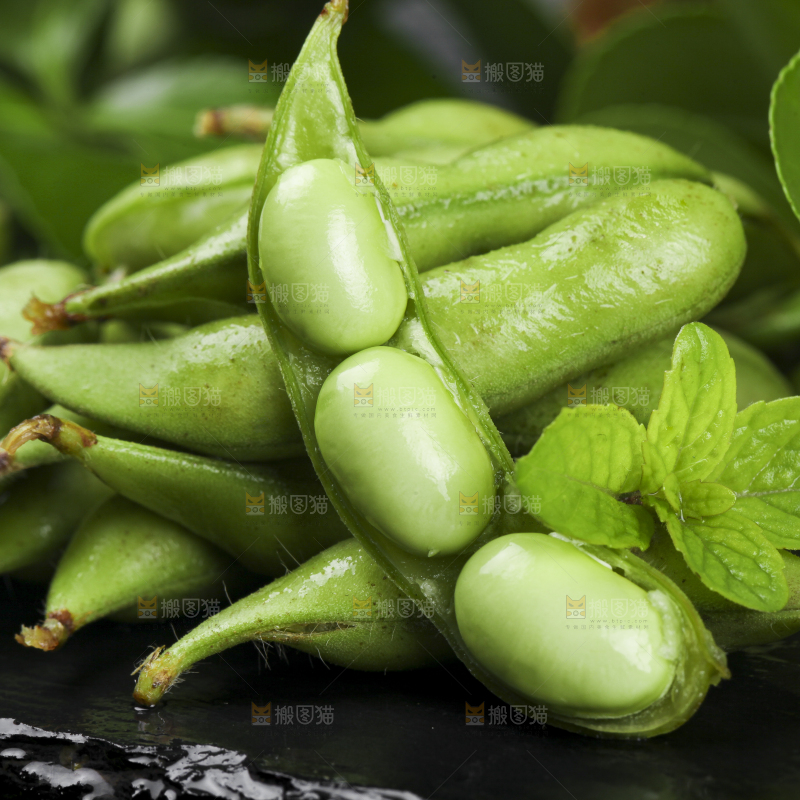 深底上放着云南毛豆