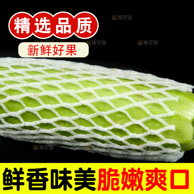 黑底上摆放着西葫芦