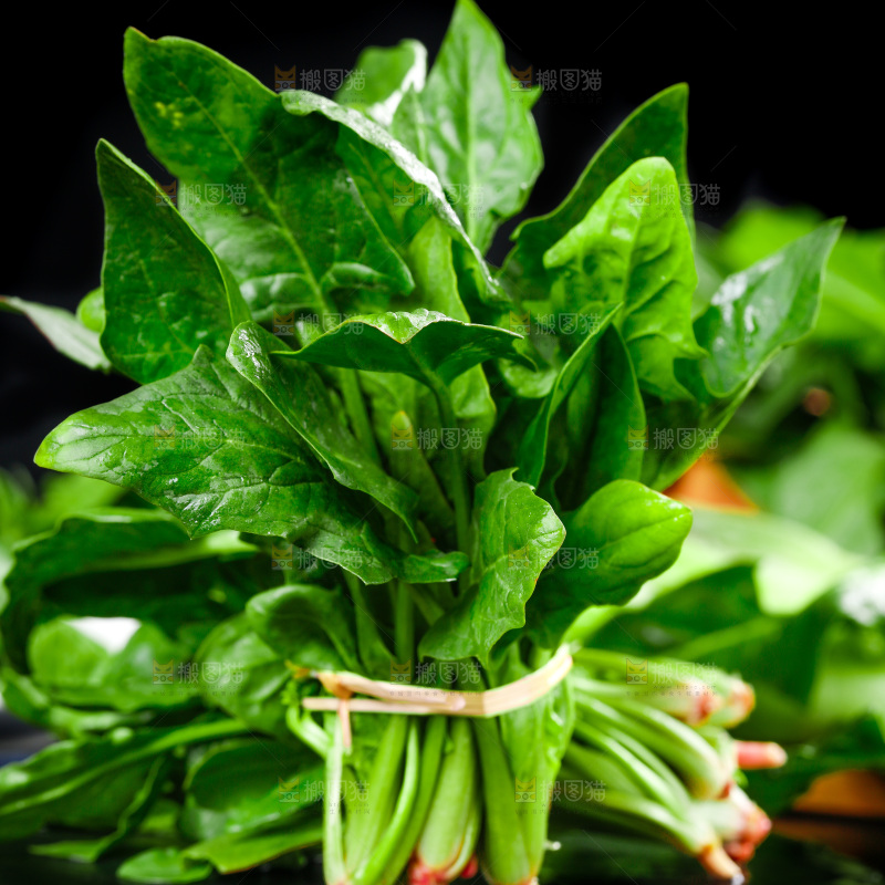 石板上的菠菜