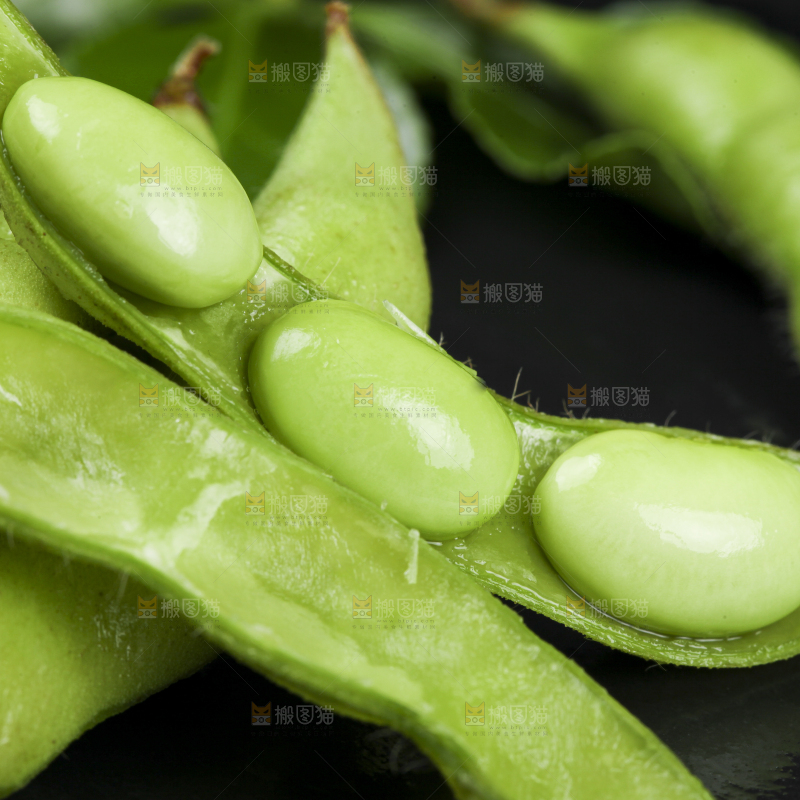 深底上放着云南毛豆