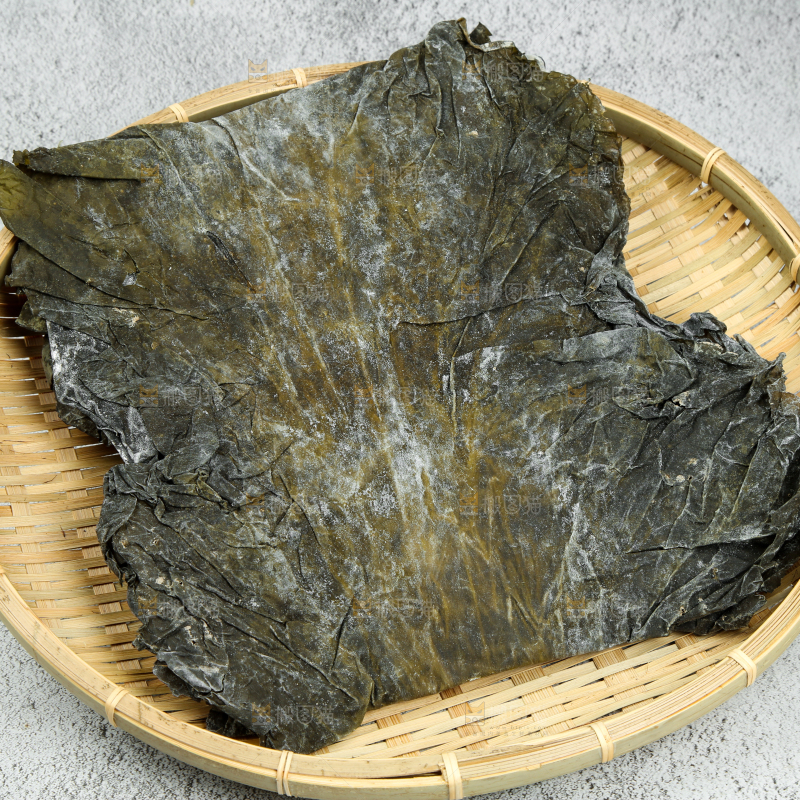 篮子里放着干海带