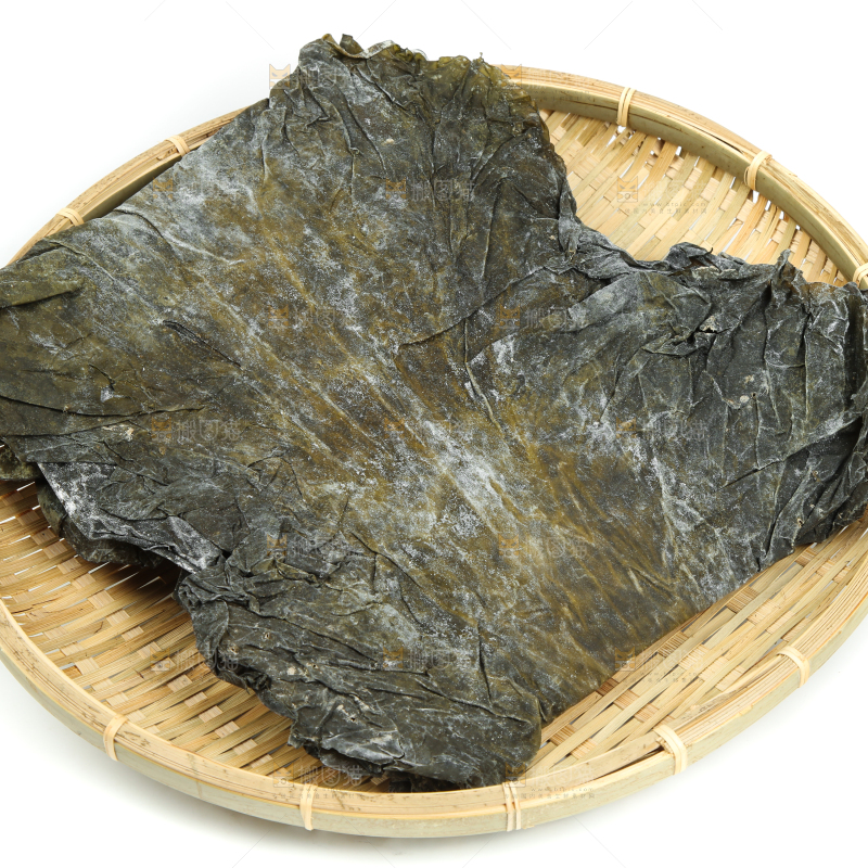 篮子里放着干海带