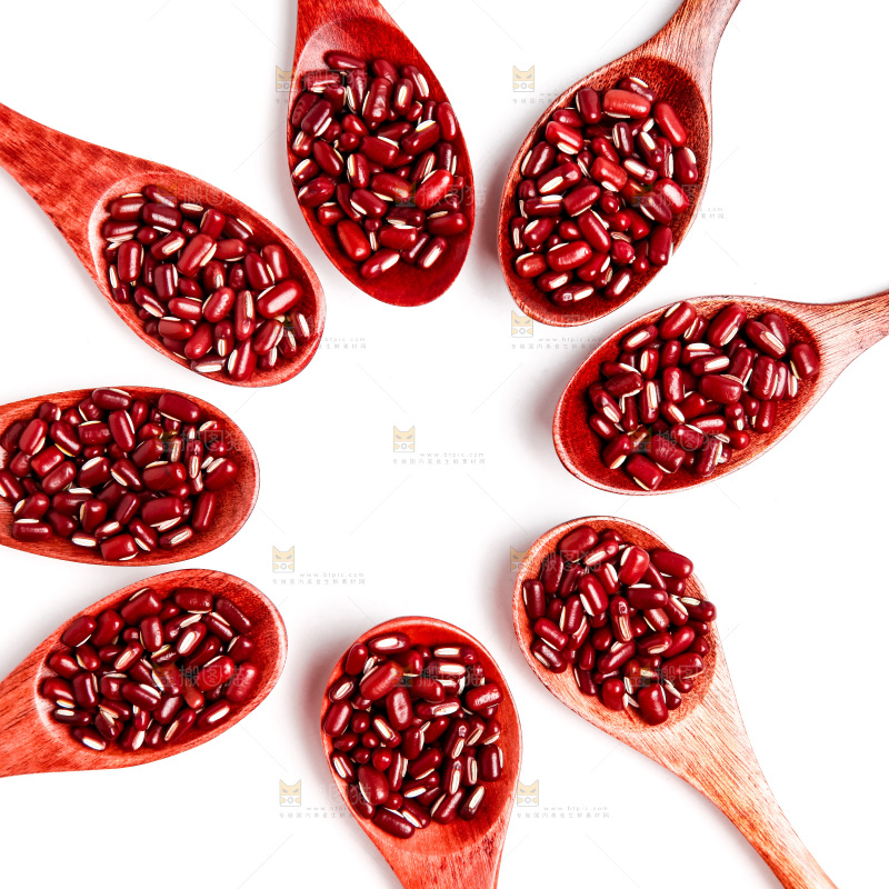 勺子里装着东北赤小豆