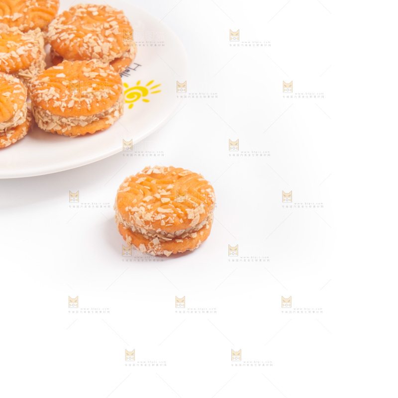 白底上的饼干