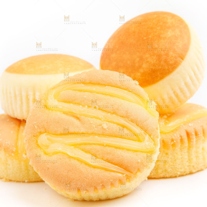 蛋糕放在白底上