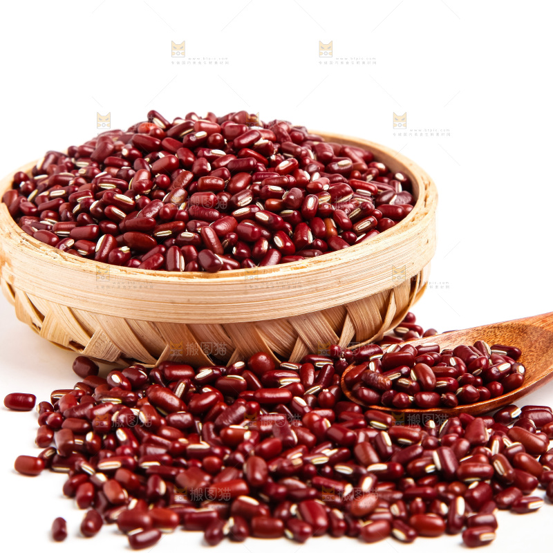 白底上放着一筐赤小豆