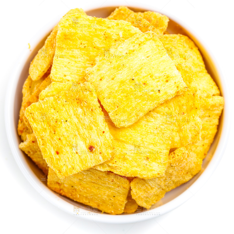白底上放着麻辣锅巴