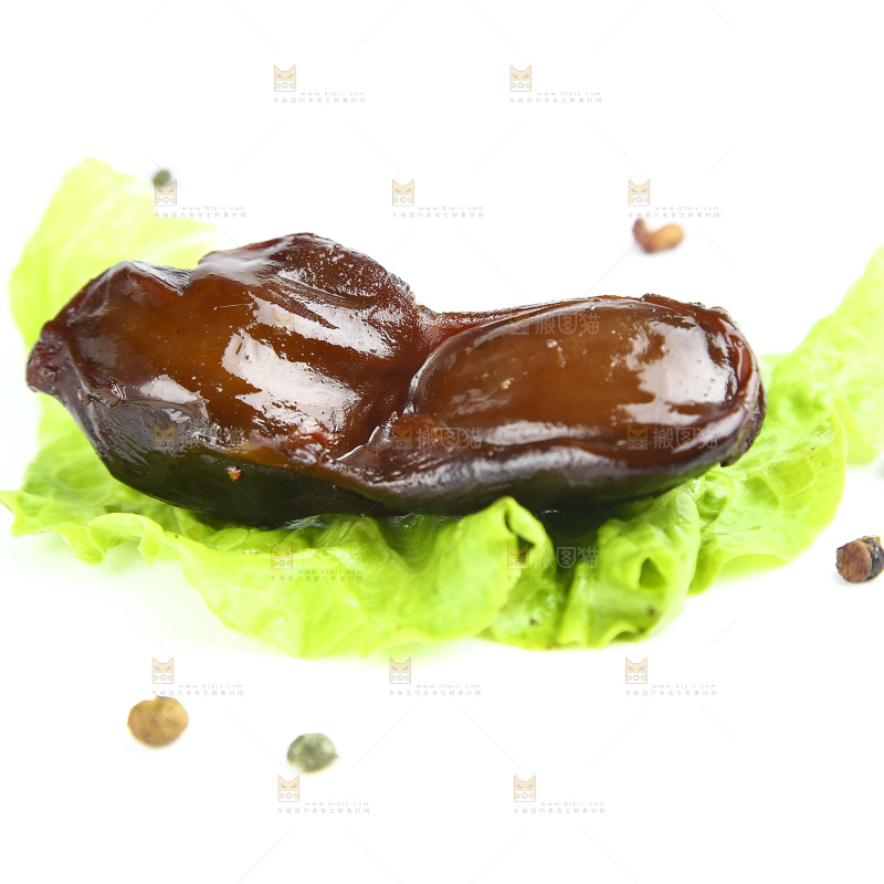 白底上的卤鸭胗