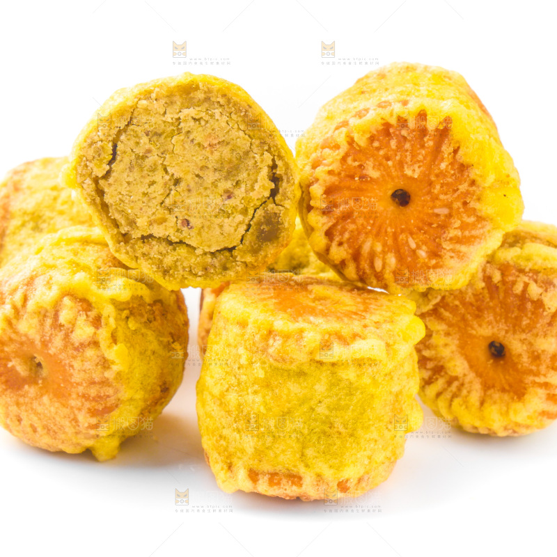 绿豆糕放在白底上