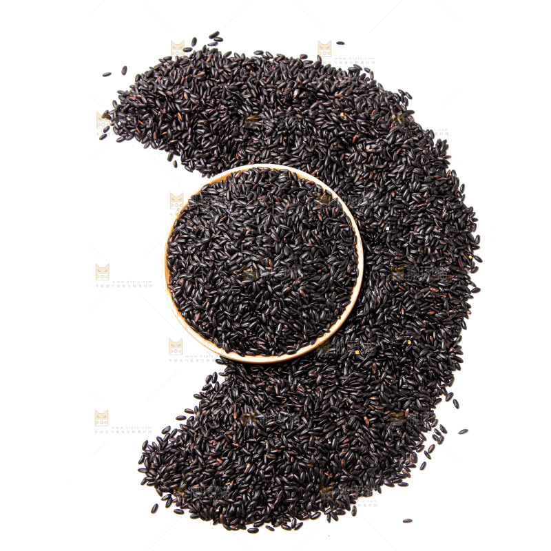 一碗东北黑米放在白底上