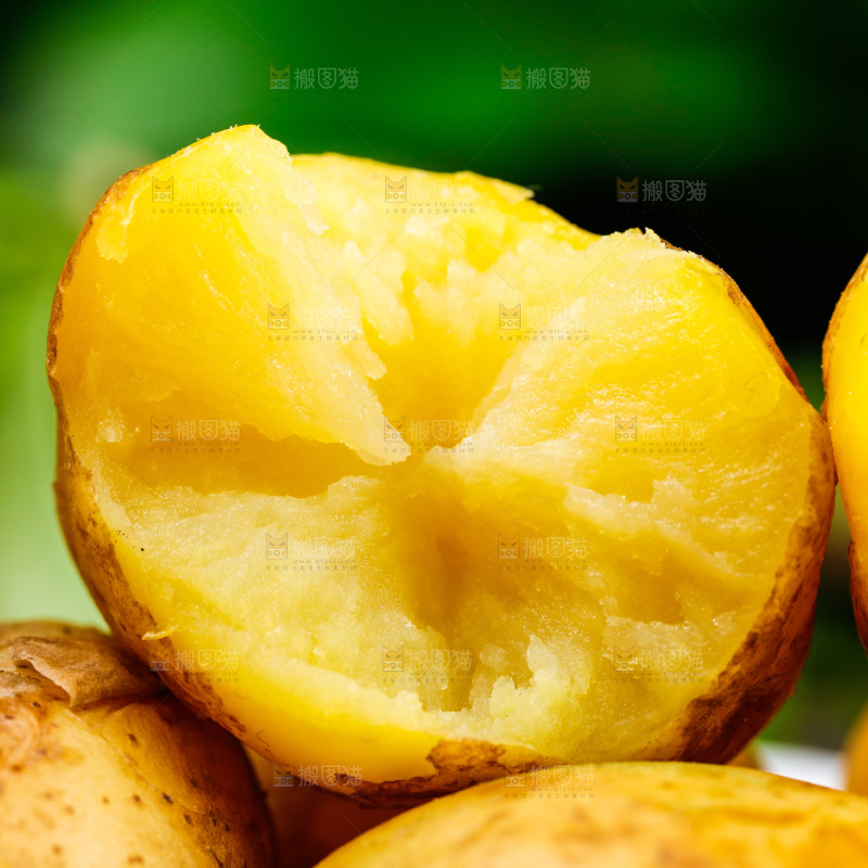 深底上的黄心土豆