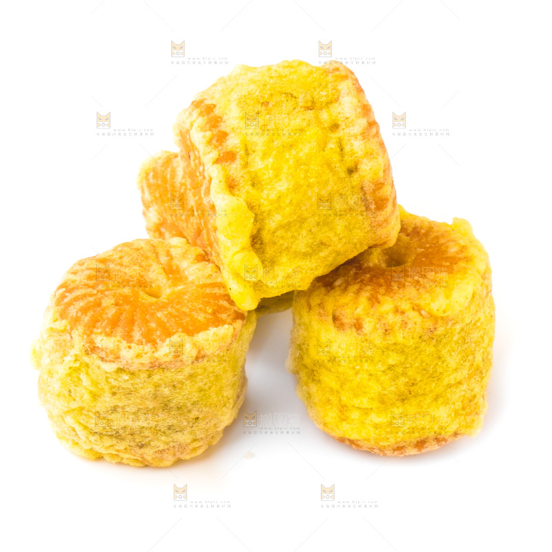 绿豆糕放在白底上