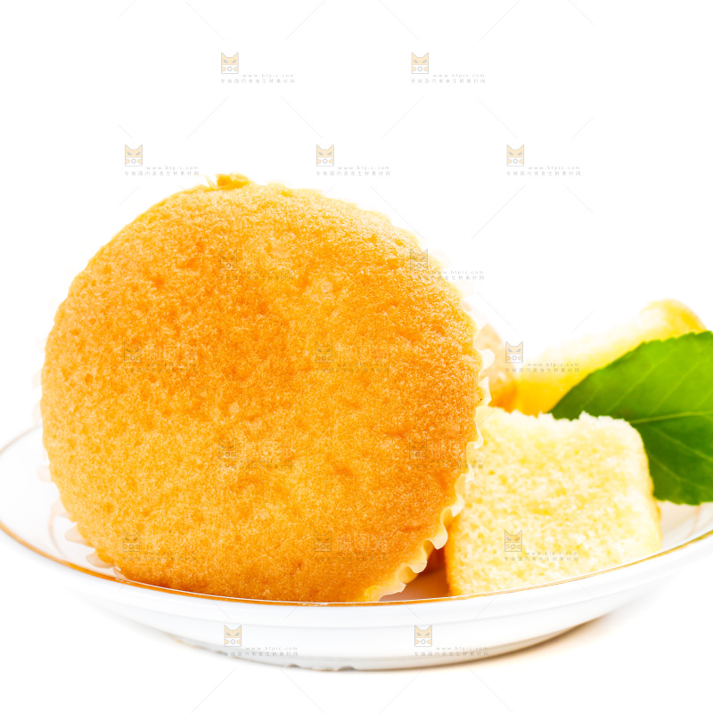 白底上的鸡蛋糕