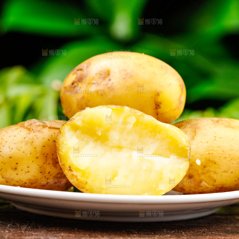 深底上的黄心土豆
