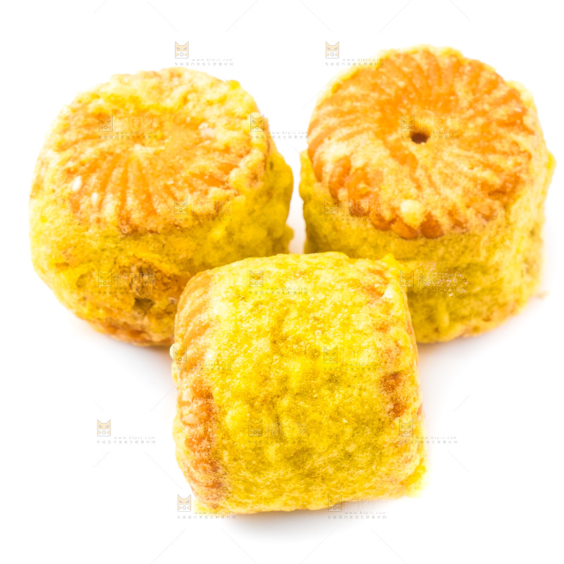 绿豆糕放在白底上