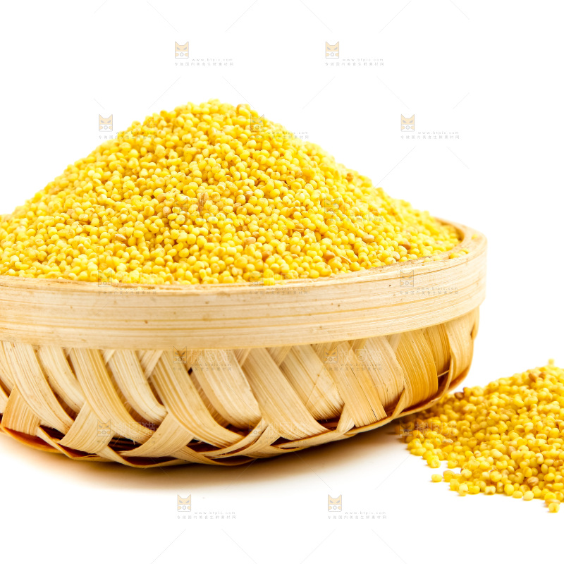 白底上放着新鲜黄小米