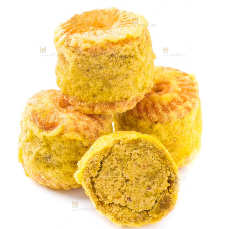 绿豆糕放在白底上
