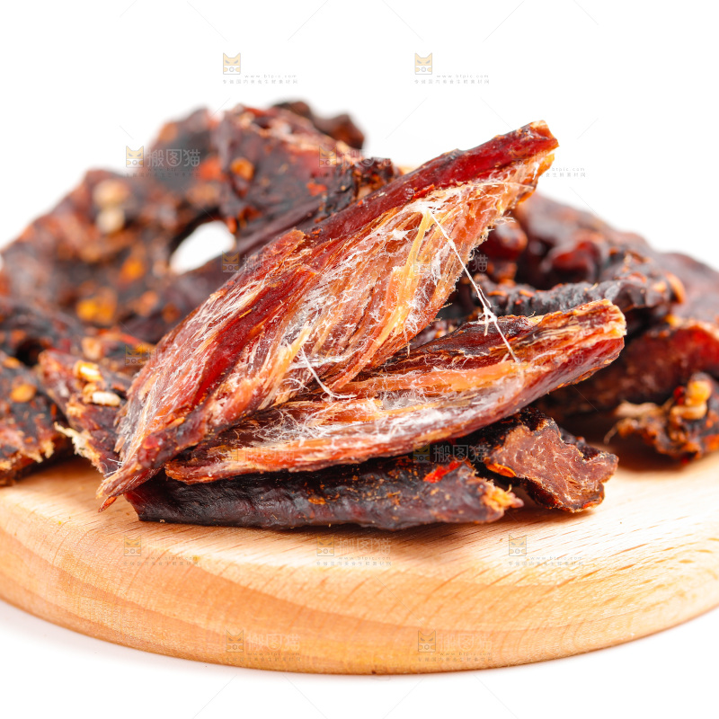 白底上的牛肉条