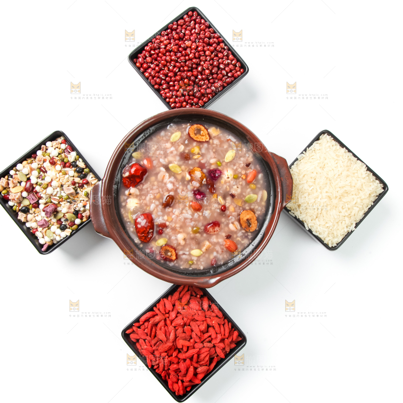 白底上的八宝粥食材和八宝粥