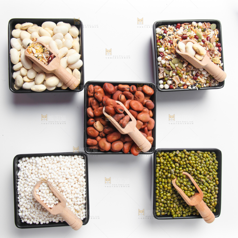 白底上的腊八粥食材