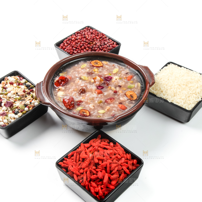 白底上的八宝粥食材和八宝粥