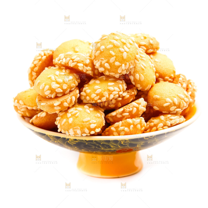 盘子里装着鸡蛋饼