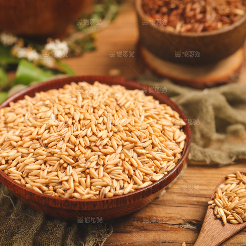 盘子装着麦子