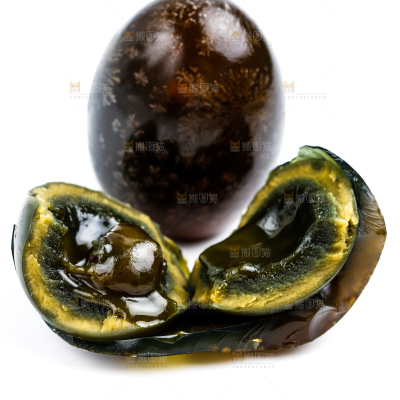 白底上放着皮鸭蛋