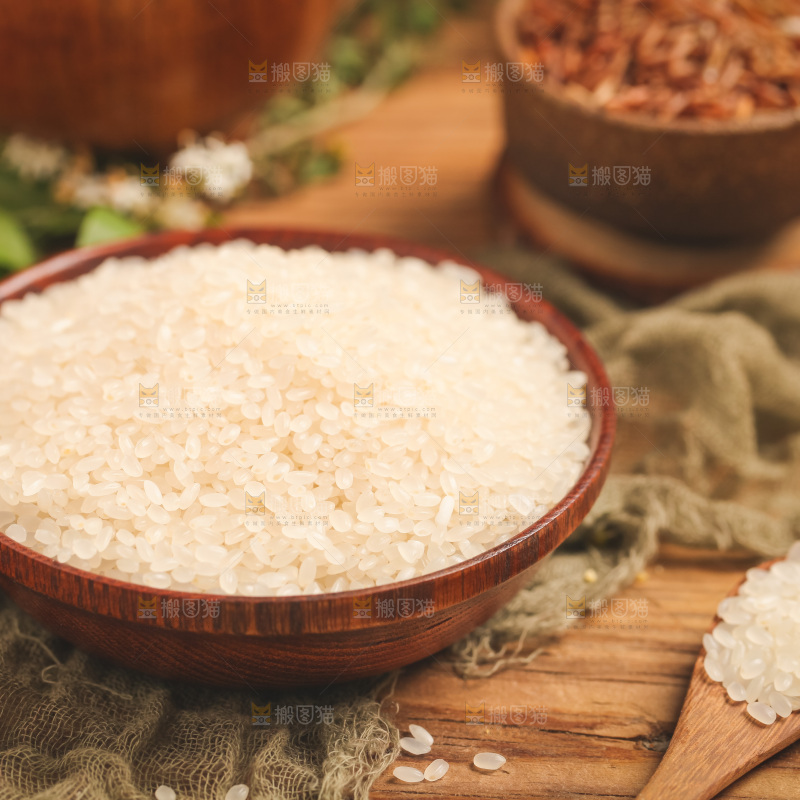 盘子里装着珍珠米