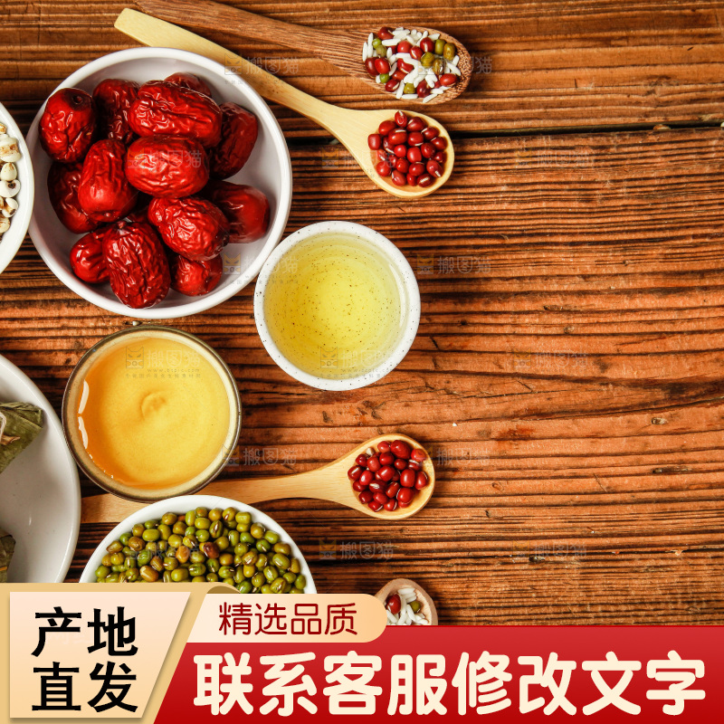 木底上放着粽子和粽子食材