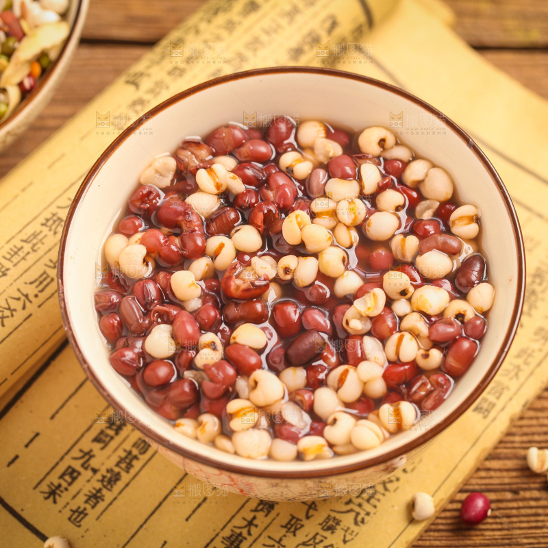 碗里装着八宝粥