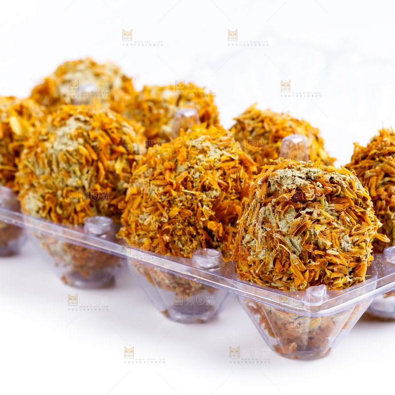 包装盒里装着皮鸭蛋