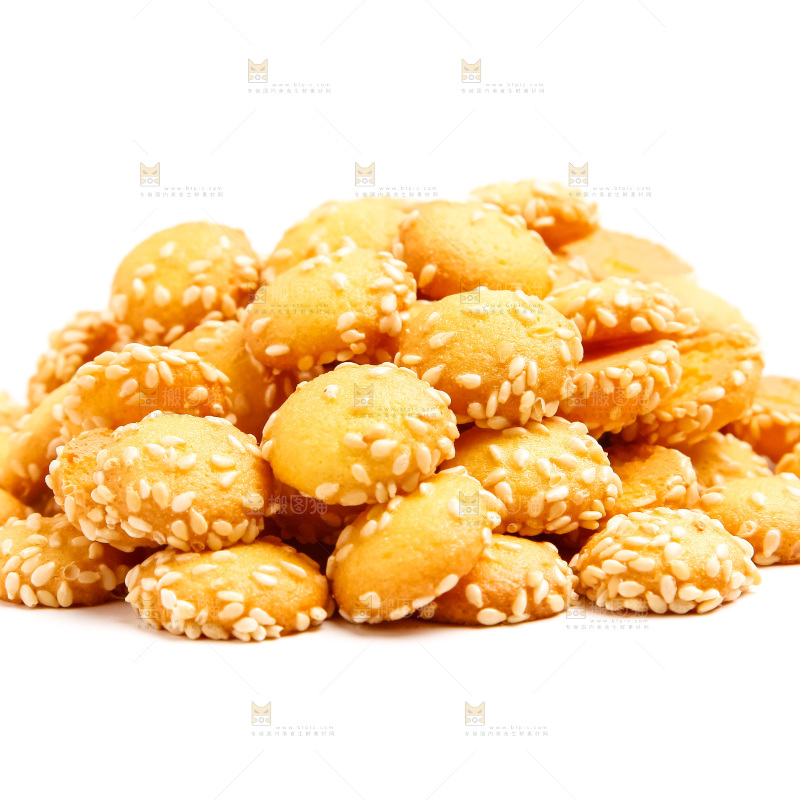 白底上放着鸡蛋饼