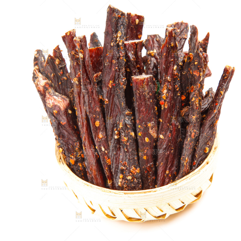 篮子里装着手撕牛肉干