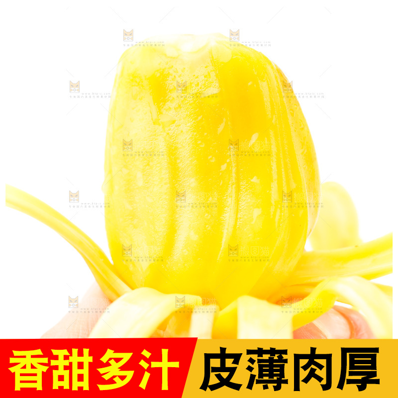 手里拿着新鲜菠萝蜜
