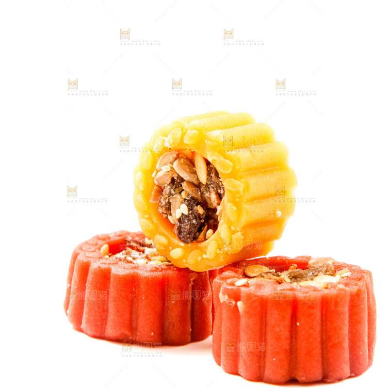 白底上的坚果月饼