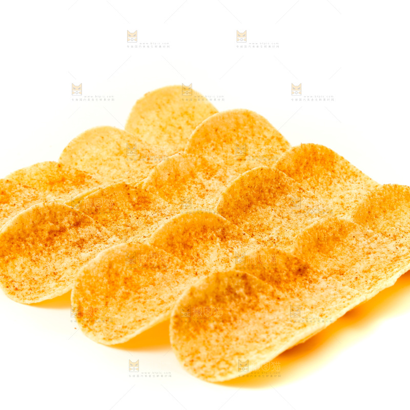 白底上的薯片