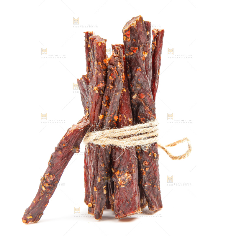 白底上放着牛肉干