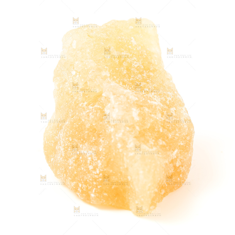 白底上放着冰糖块