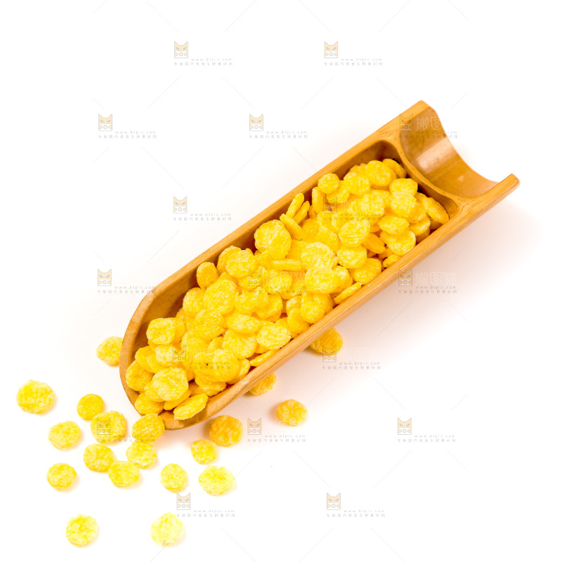 白底上放着玉米片
