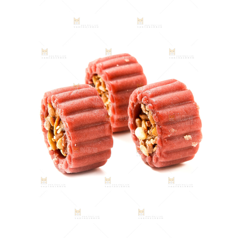 白底上的坚果月饼