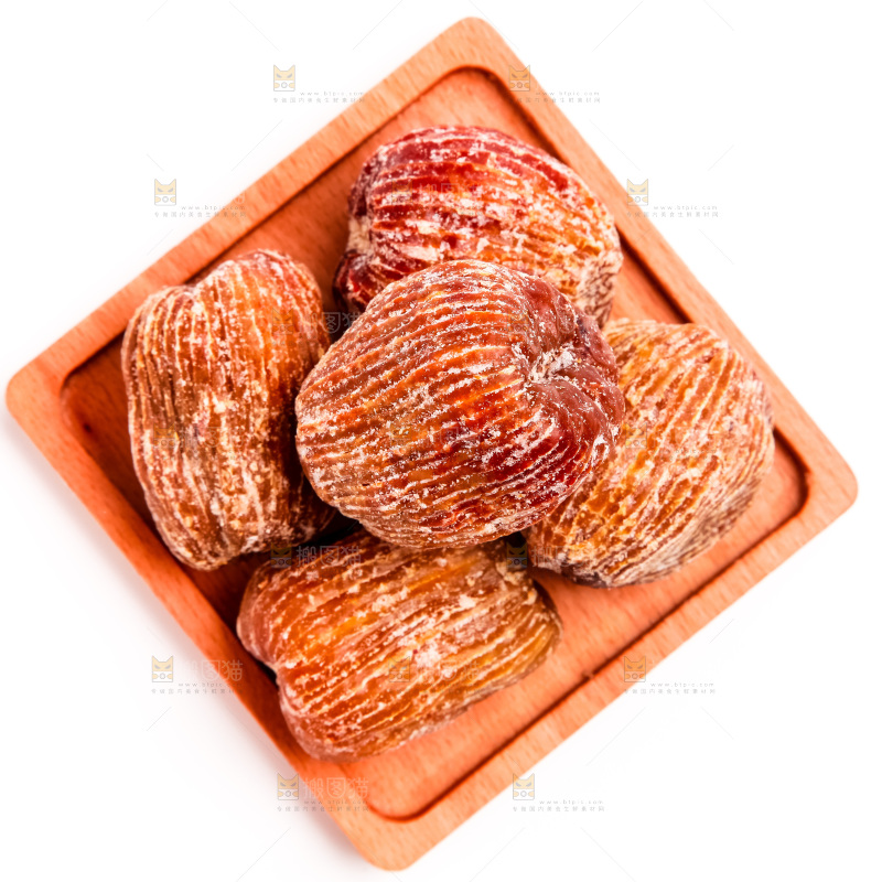 白底上放着一盘蜜枣