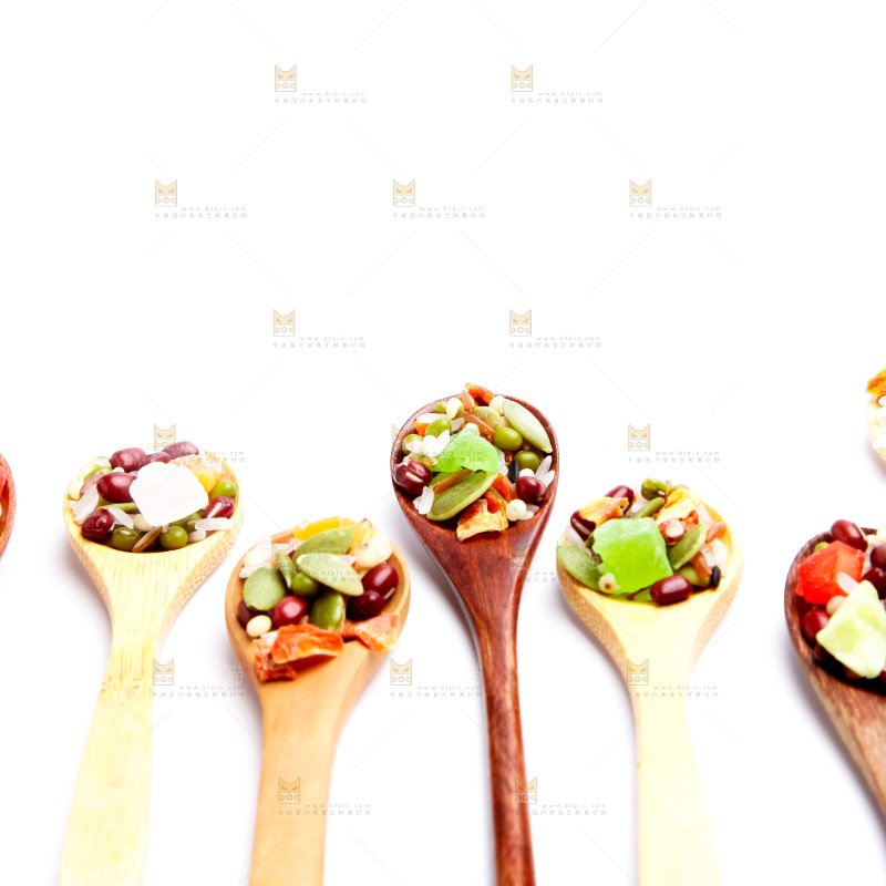 勺子里的水果粥